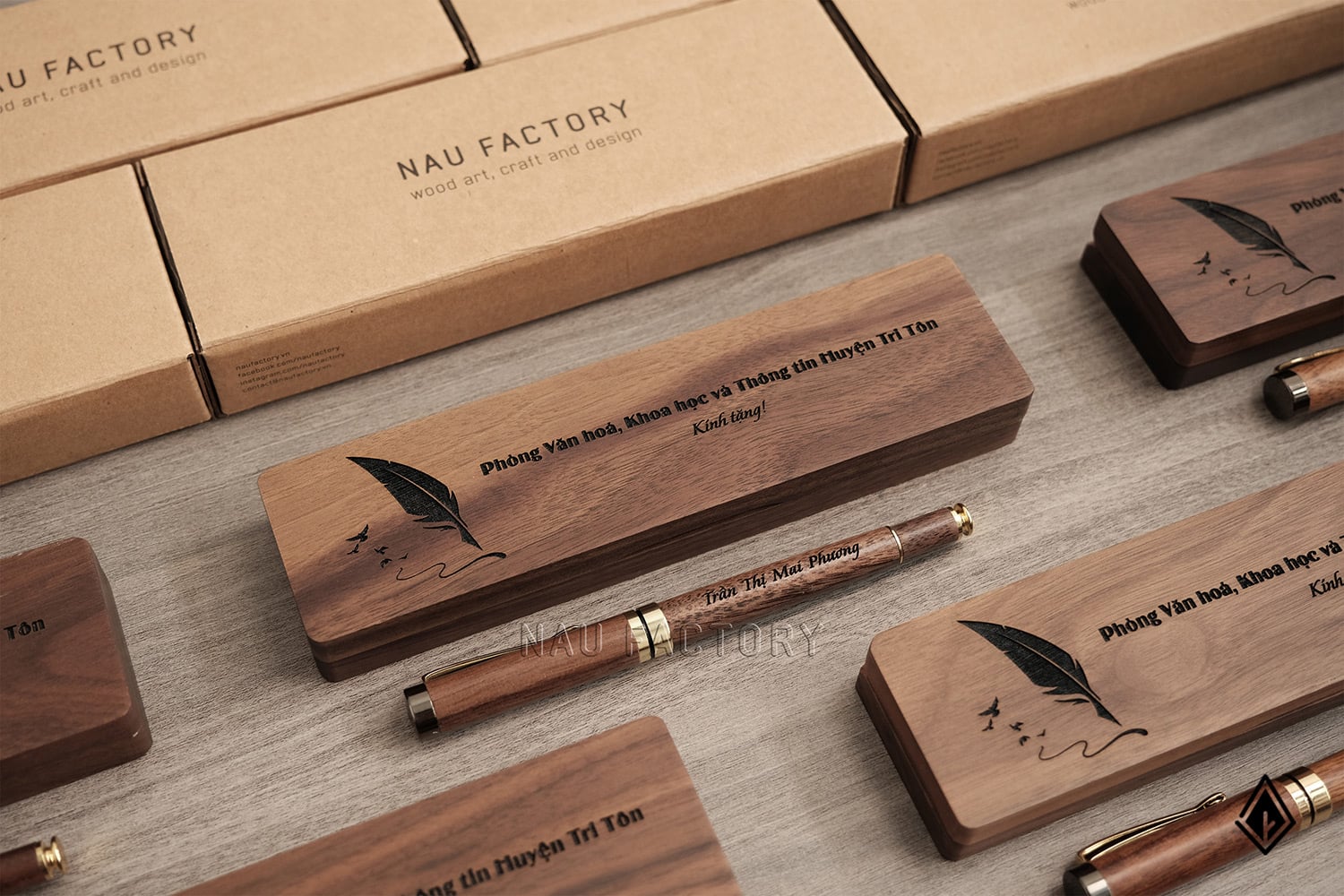 Set bút và hộp bút gỗ
