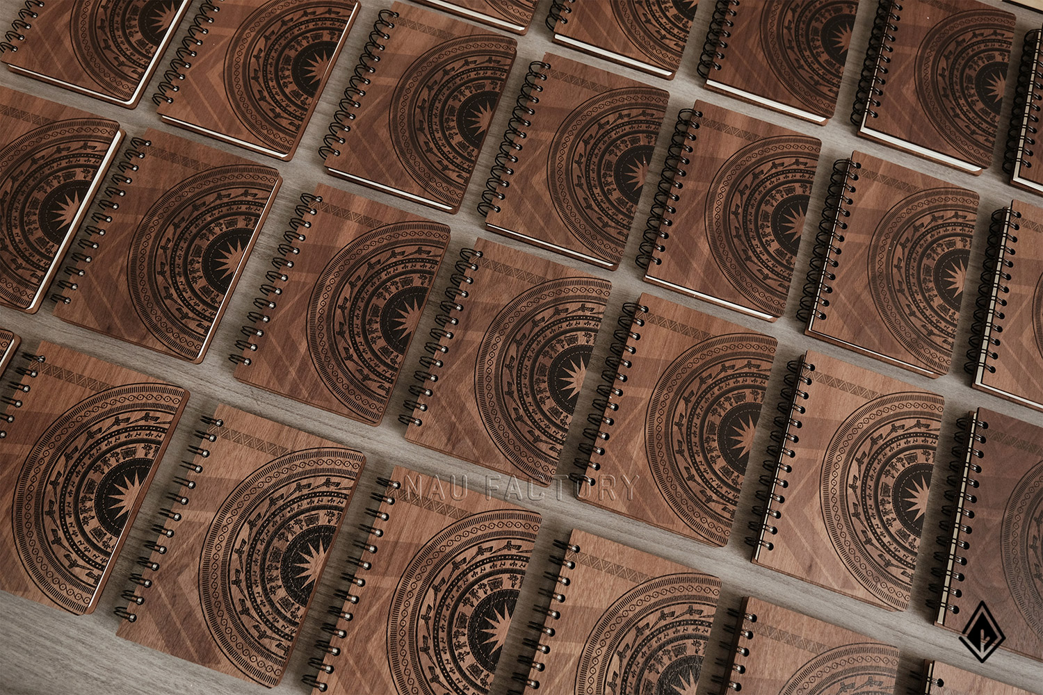 set sổ, bút và hộp namecard gỗ