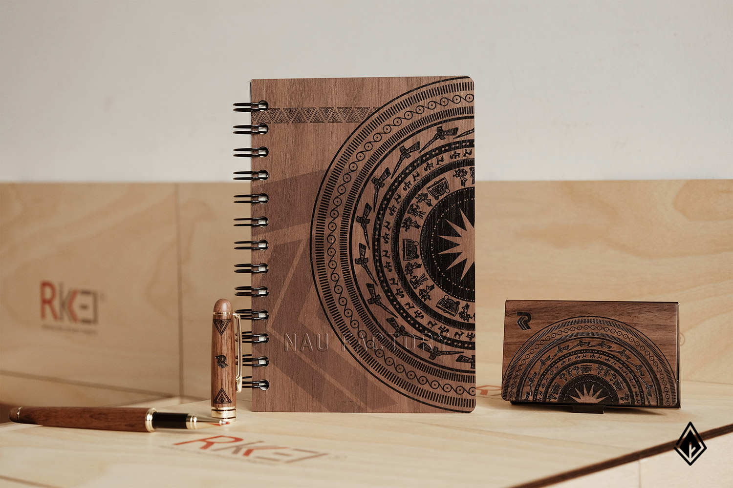 set sổ, bút và hộp namecard gỗ