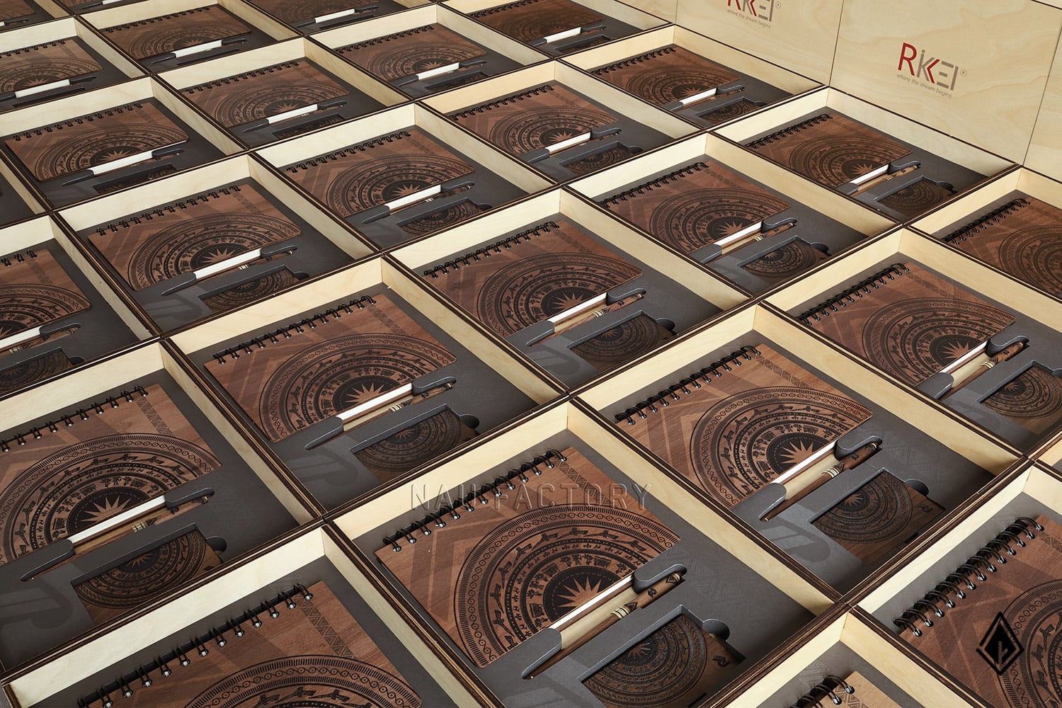 set sổ, bút và hộp namecard gỗ