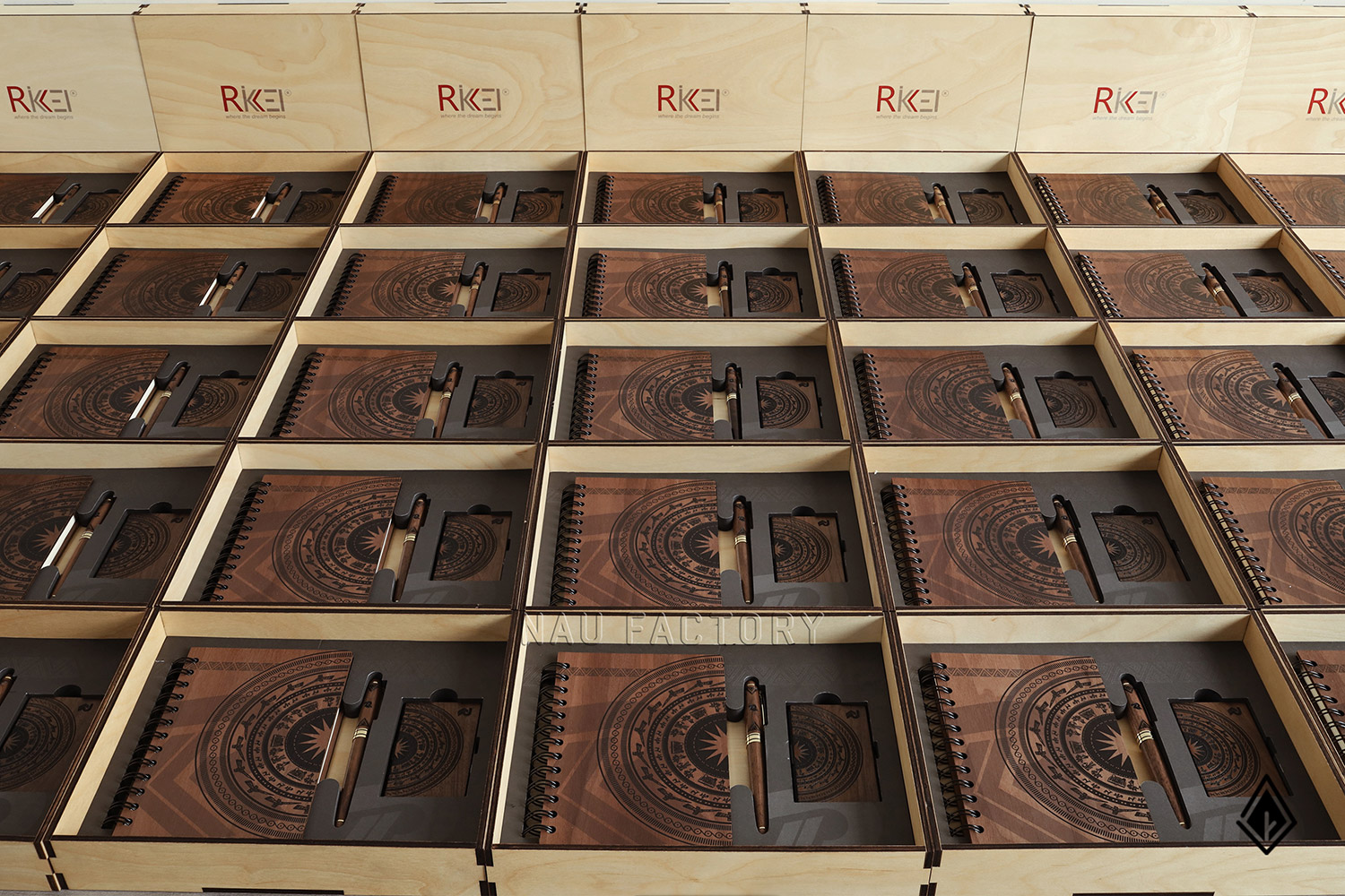 set sổ, bút và hộp namecard gỗ