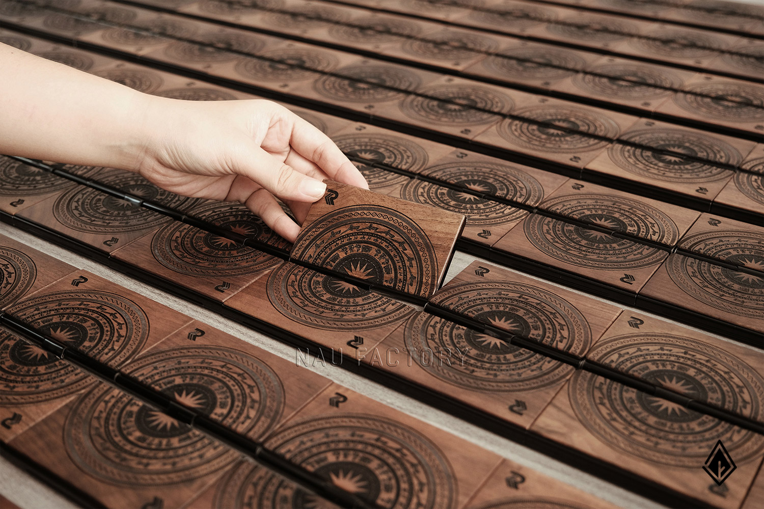 set sổ, bút và hộp namecard gỗ