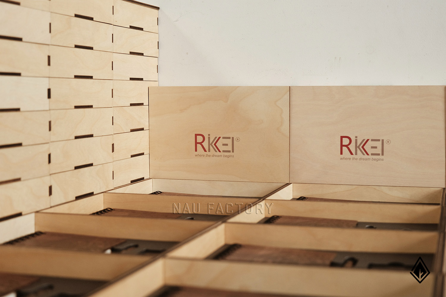 set sổ, bút và hộp namecard gỗ