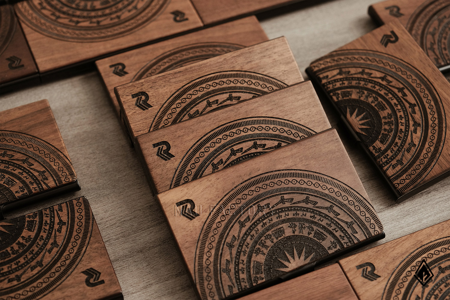 set sổ, bút và hộp namecard gỗ