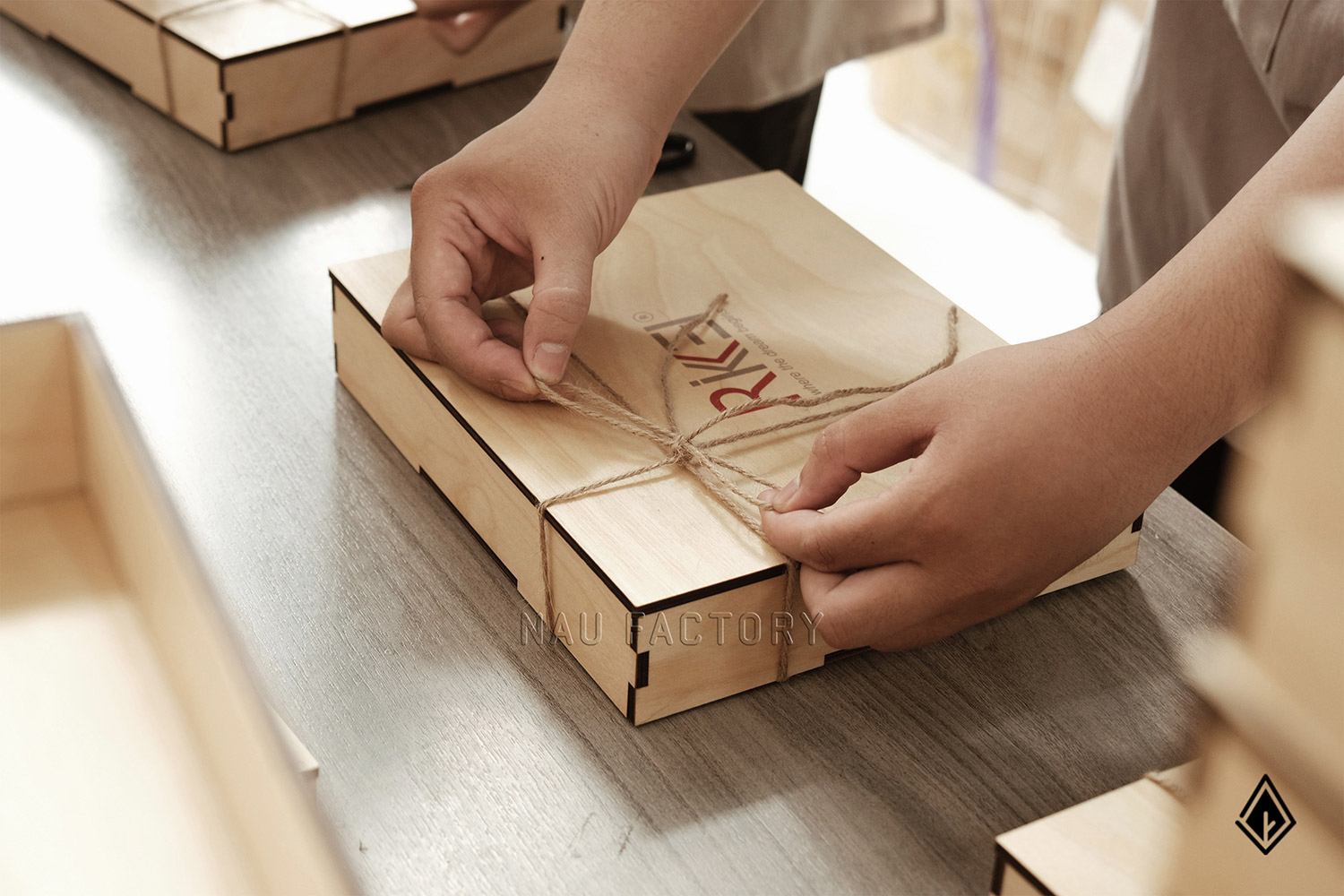 set sổ, bút và hộp namecard gỗ