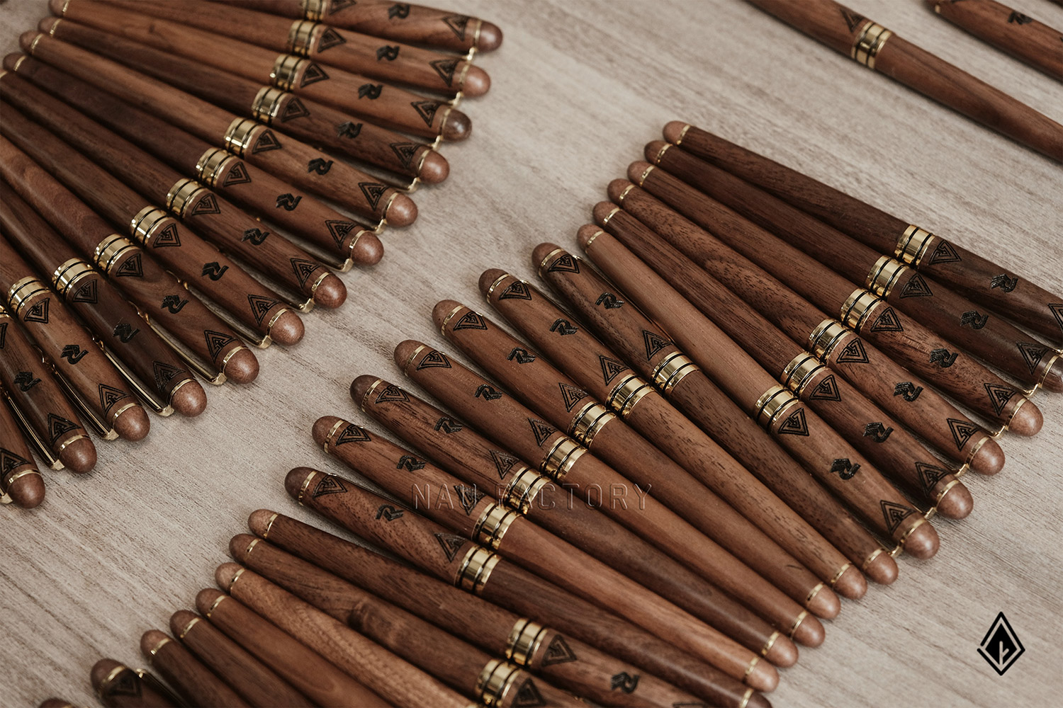 set sổ, bút và hộp namecard gỗ