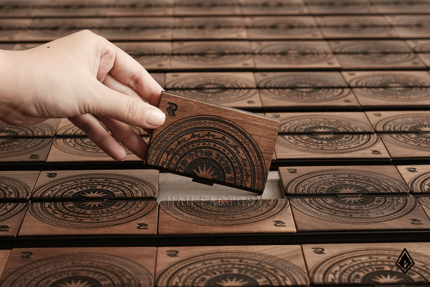 set sổ, bút và hộp namecard gỗ