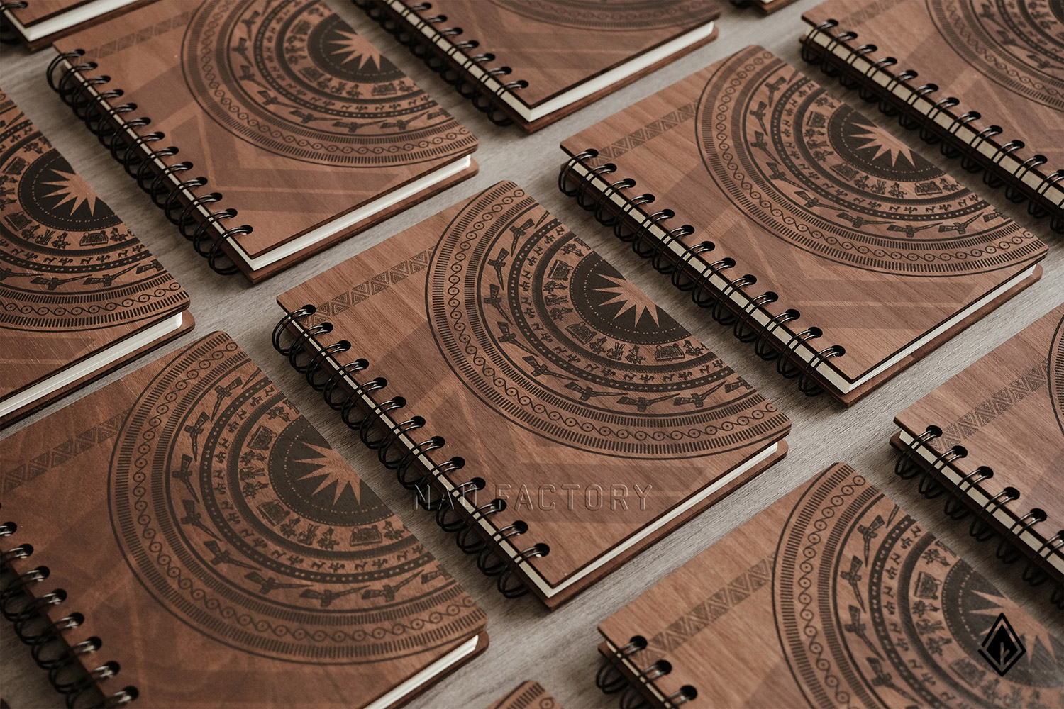 bút và sổ tay gỗ walnut