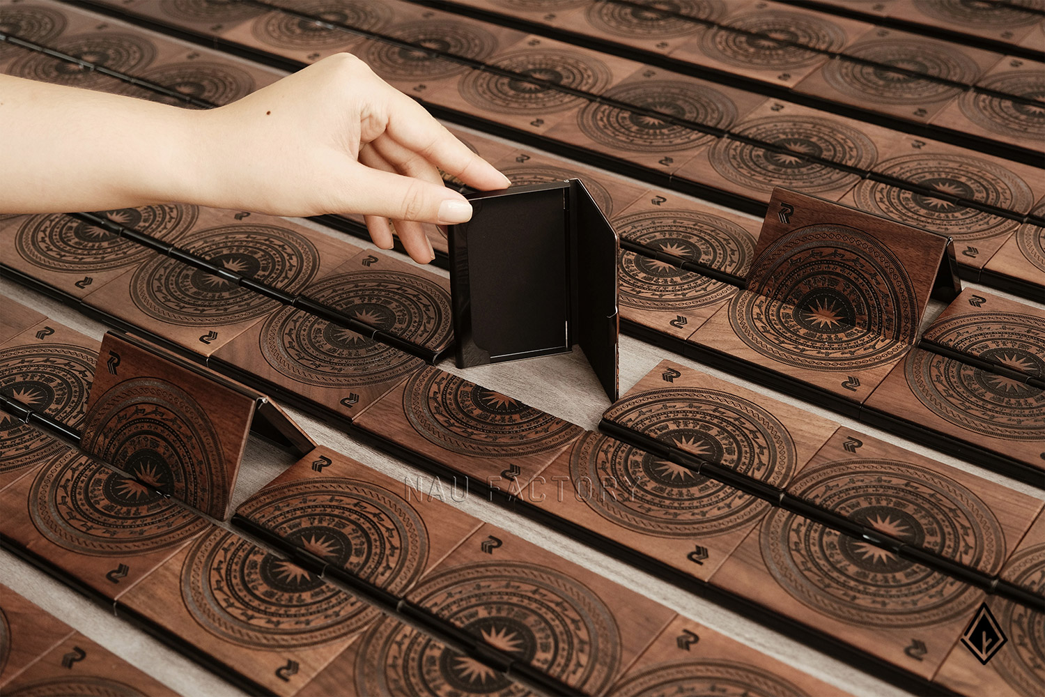 set sổ, bút và hộp namecard gỗ