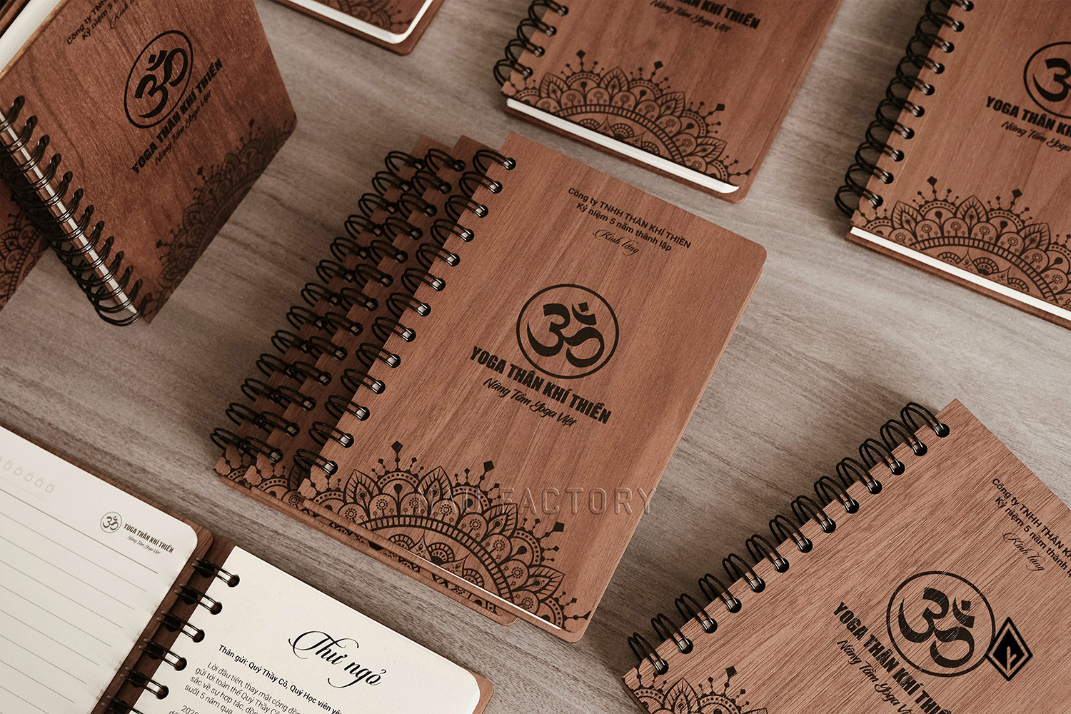 Tại sao sổ tay gỗ Walnut in theo yêu cầu là lựa chọn tri ân hoàn hảo?