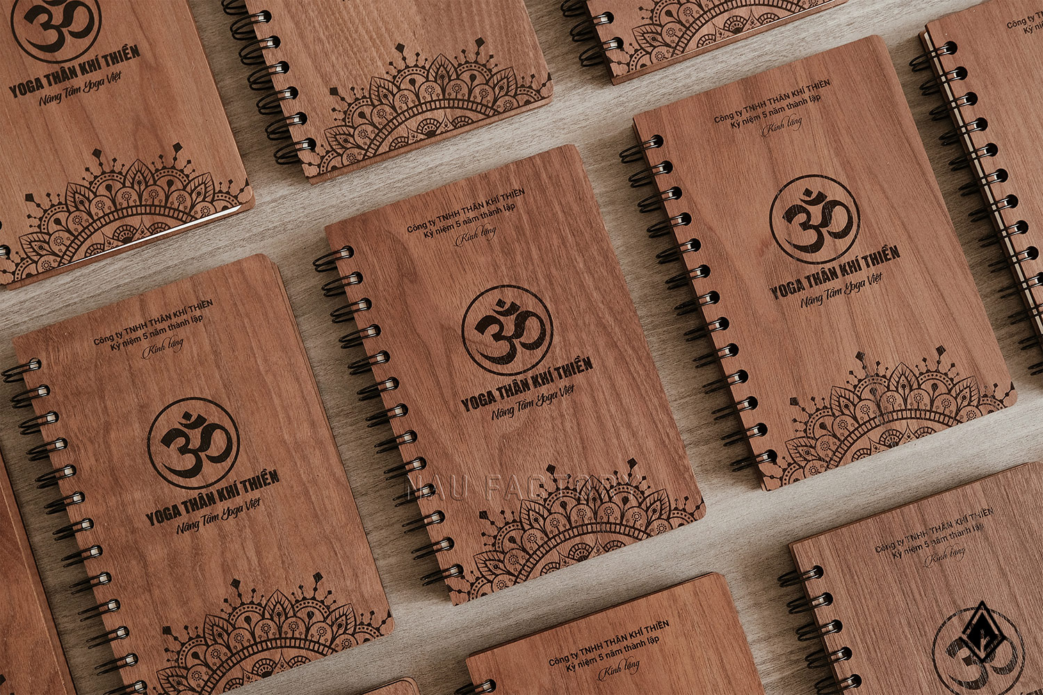 Tại sao sổ tay gỗ Walnut in theo yêu cầu là lựa chọn tri ân hoàn hảo?