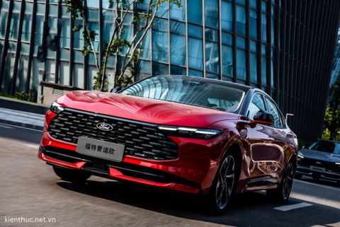 Ford Mondeo 2026 Chốt Lịch Ra Mắt, Gây Ấn Tượng Với Màn Hình 27 Inch 4K