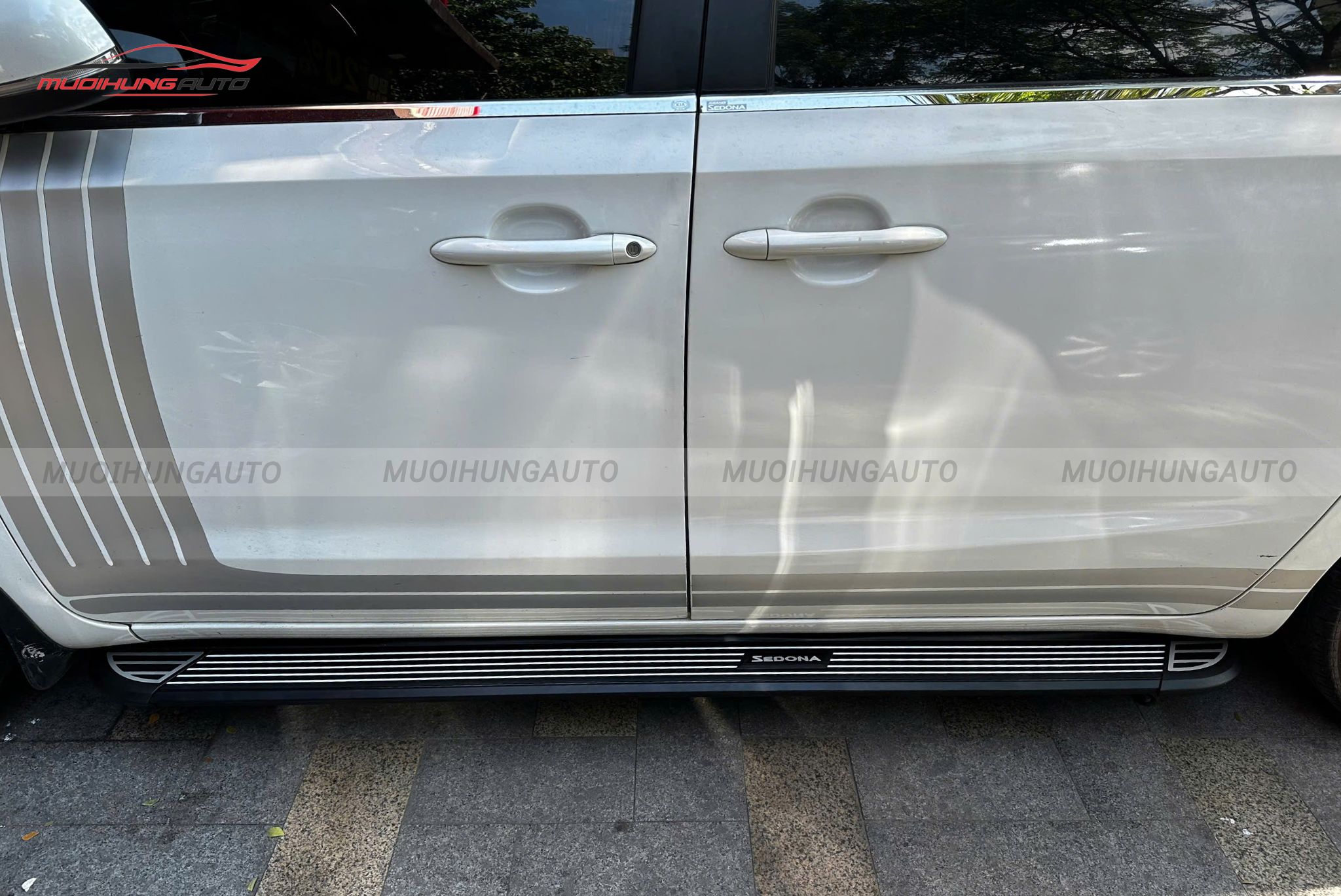 Bậc bước chân Kia Sedona 2015