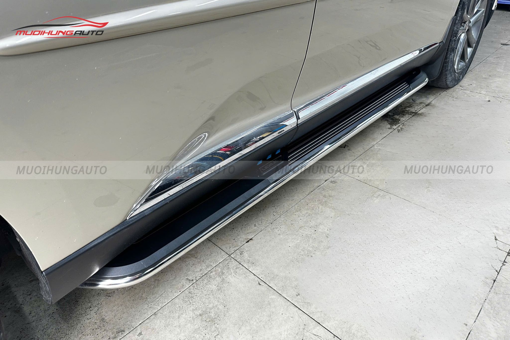 Bậc bước chân ô tô Lexus RX350 2013