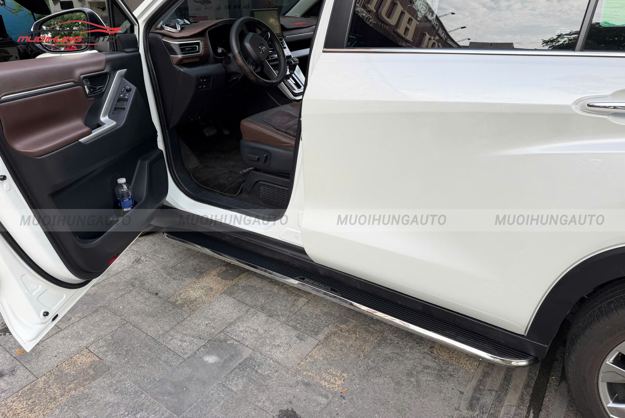 Bậc bước chân xe Toyota Innova 2026