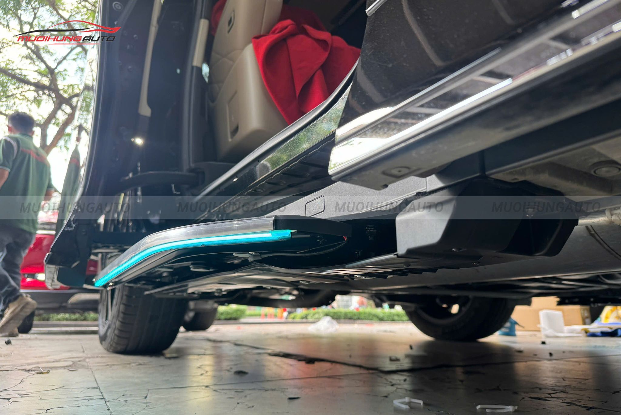 Bậc bước điện Toyota Alphard 2025