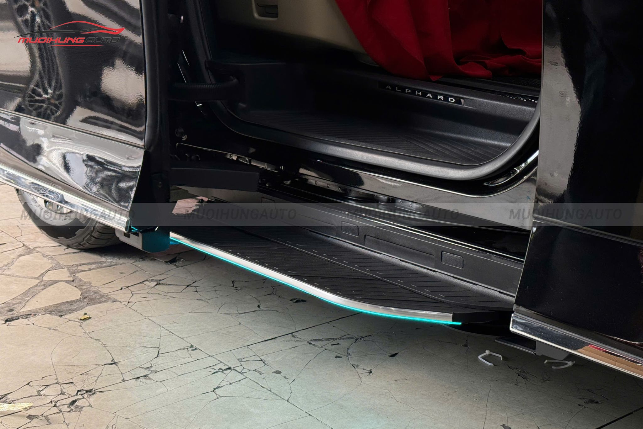 Bậc bước điện tự động Toyota Alphard 2025