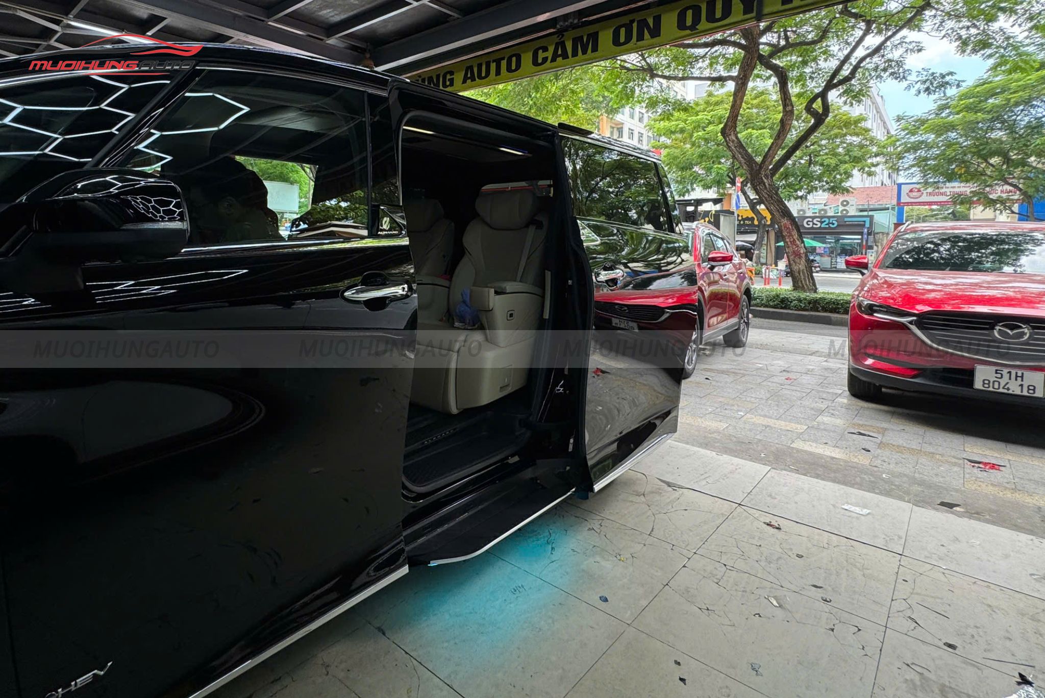 Bậc dẫm điện tự động Toyota Alphard 2025