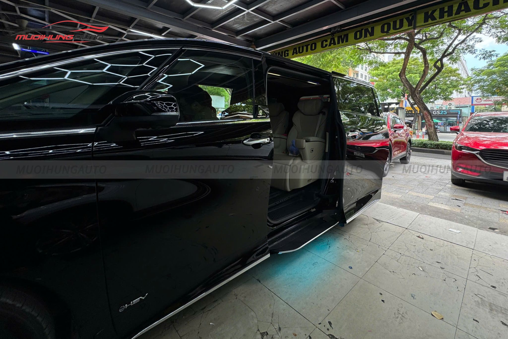 Bậc dẫm điện tự động xe Toyota Alphard 2023-2025