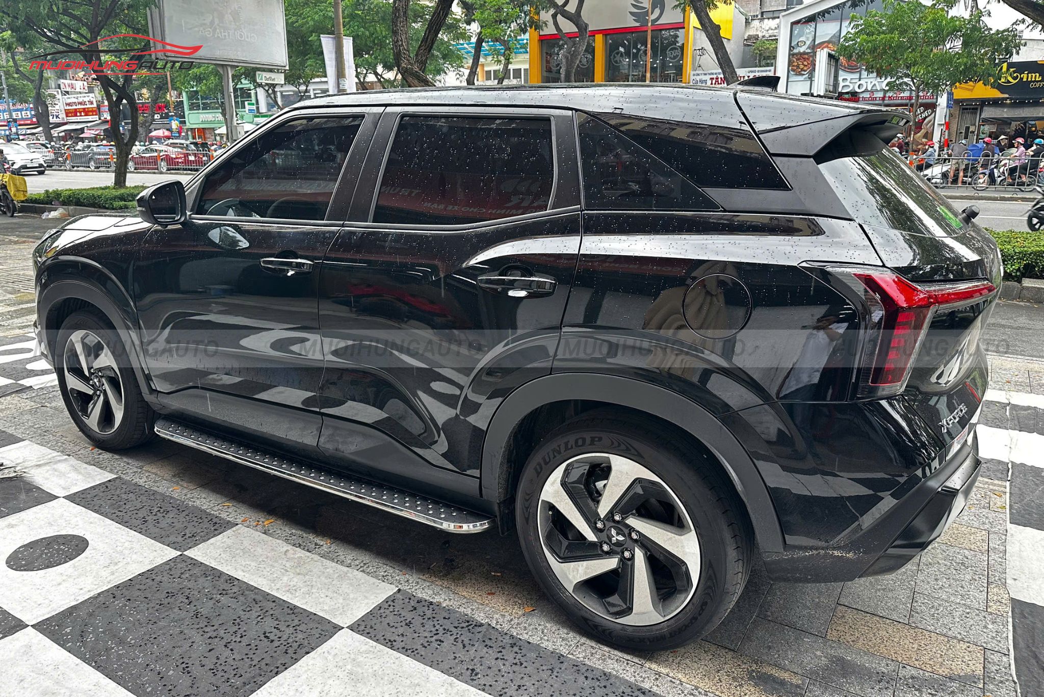 Bậc lên xuống Mitsubishi Xforce