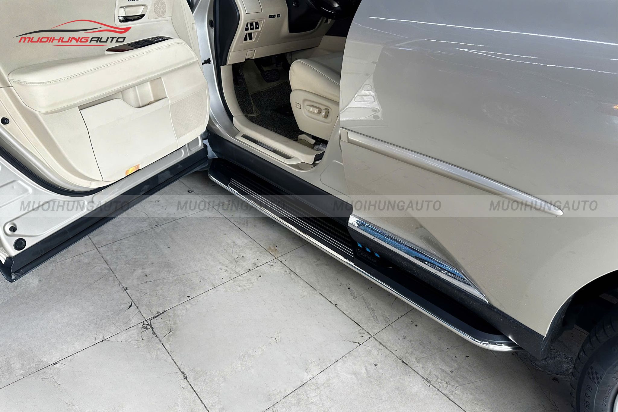 Bậc lên xuống xe Lexus RX350 2013