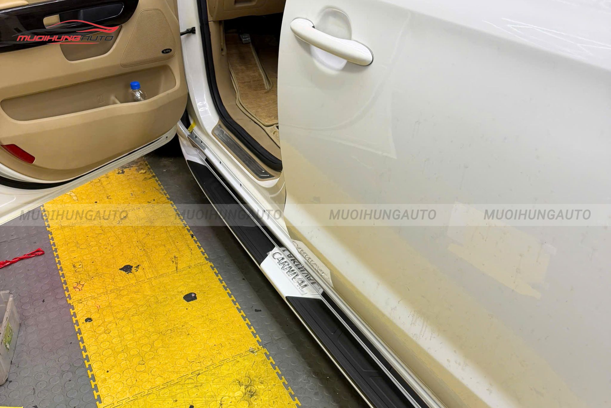 Bệ bước chân cho xe Kia Sedona 2018-2021