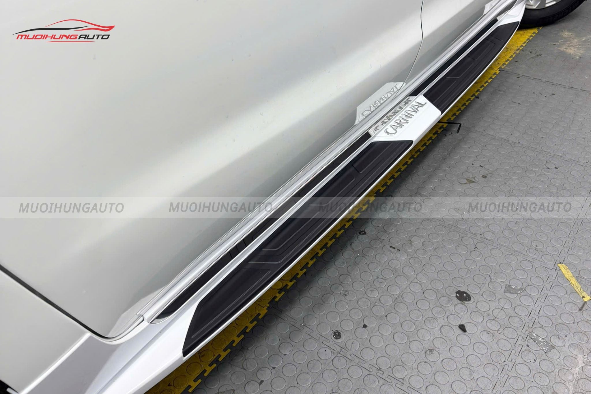 Bệ bước chân Kia Sedona 2018-2021