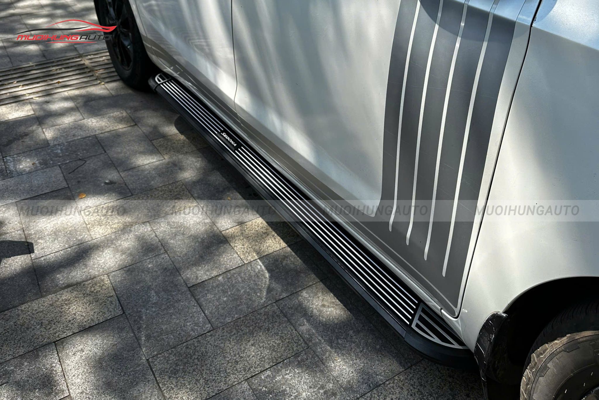 Bệ bước chân ô tô Kia Sedona 2015