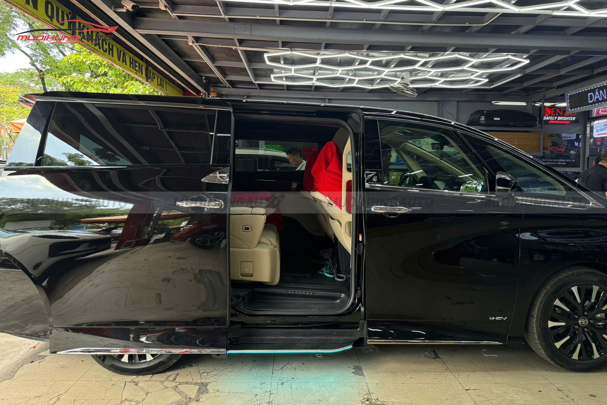 Bệ bước điện Toyota Alphard 2025