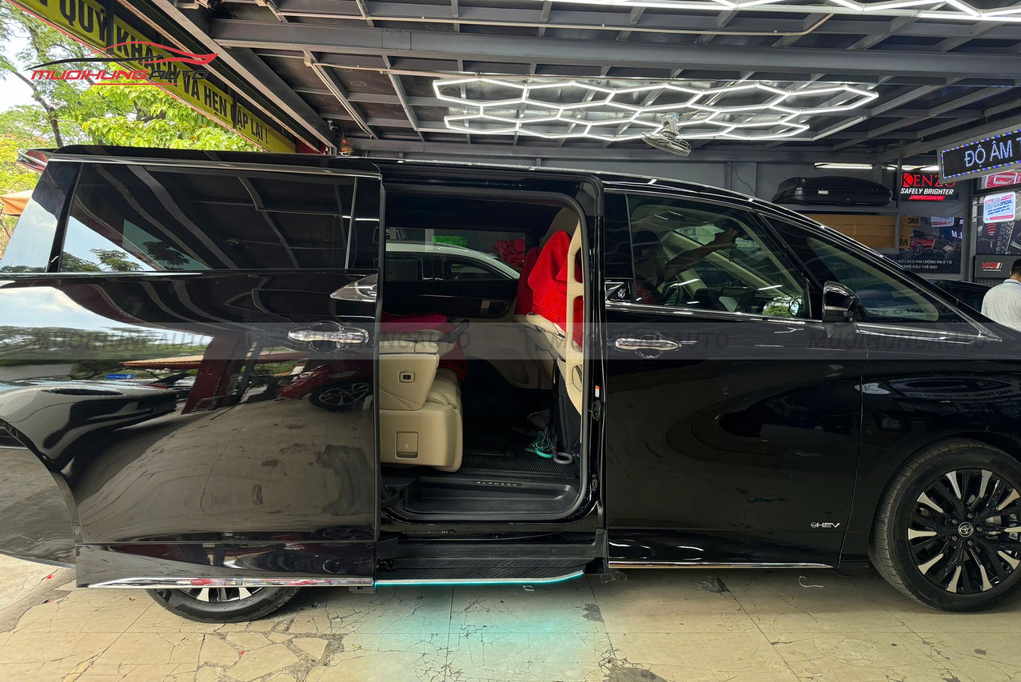 Bệ bước điện Toyota Alphard 2026