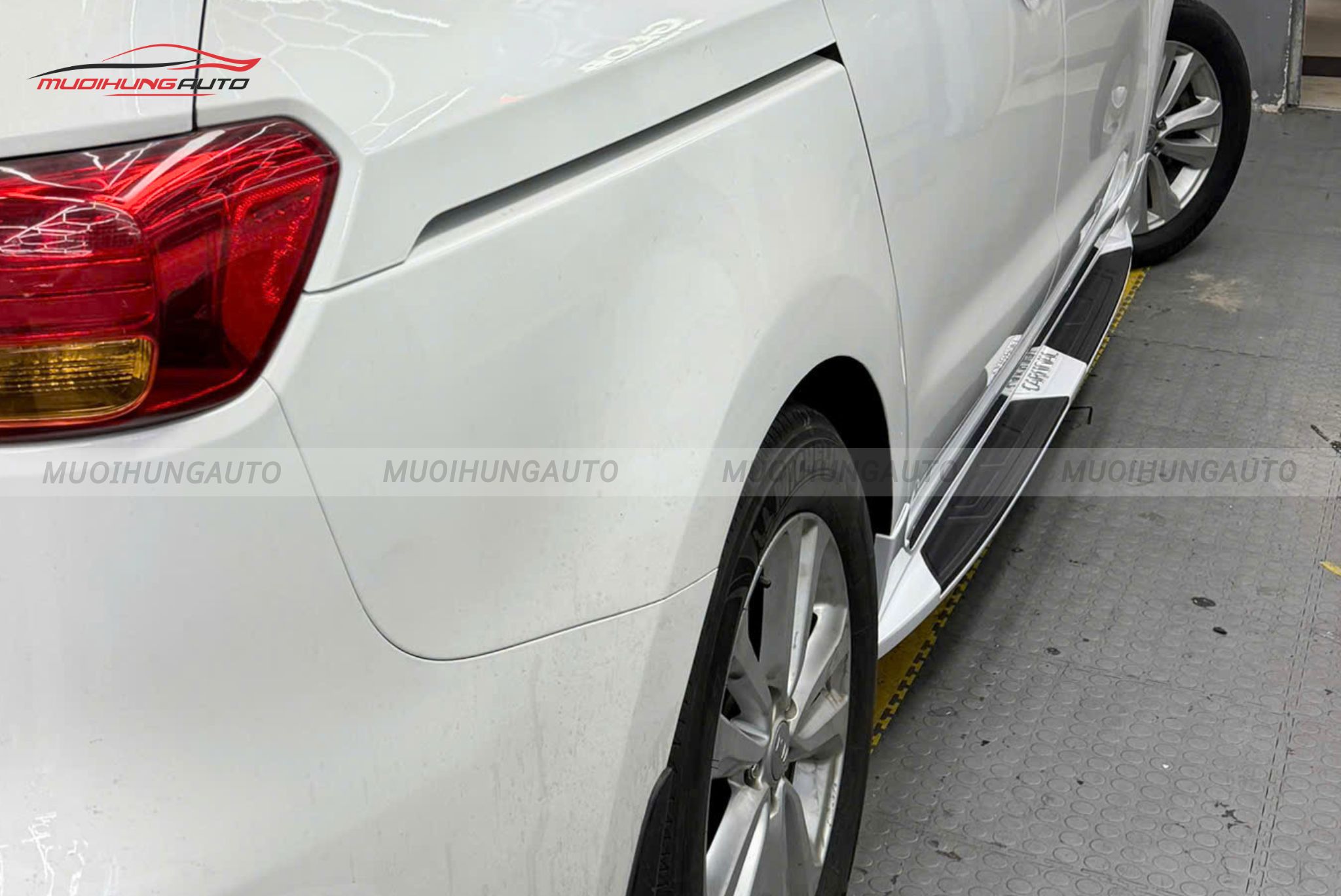 Bệ bước ô tô Kia Sedona 2018-2021