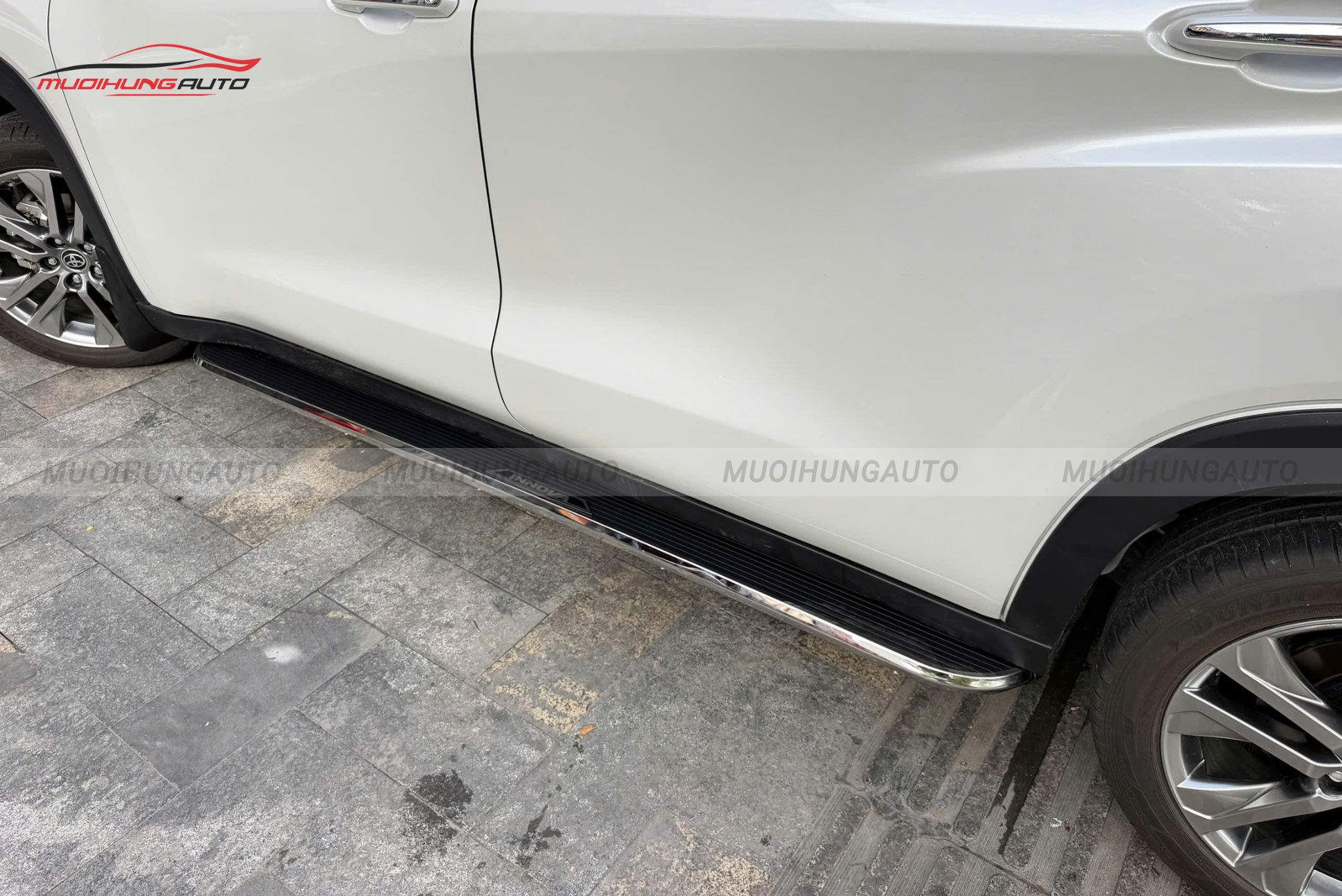Bệ bước Toyota Innova 2026