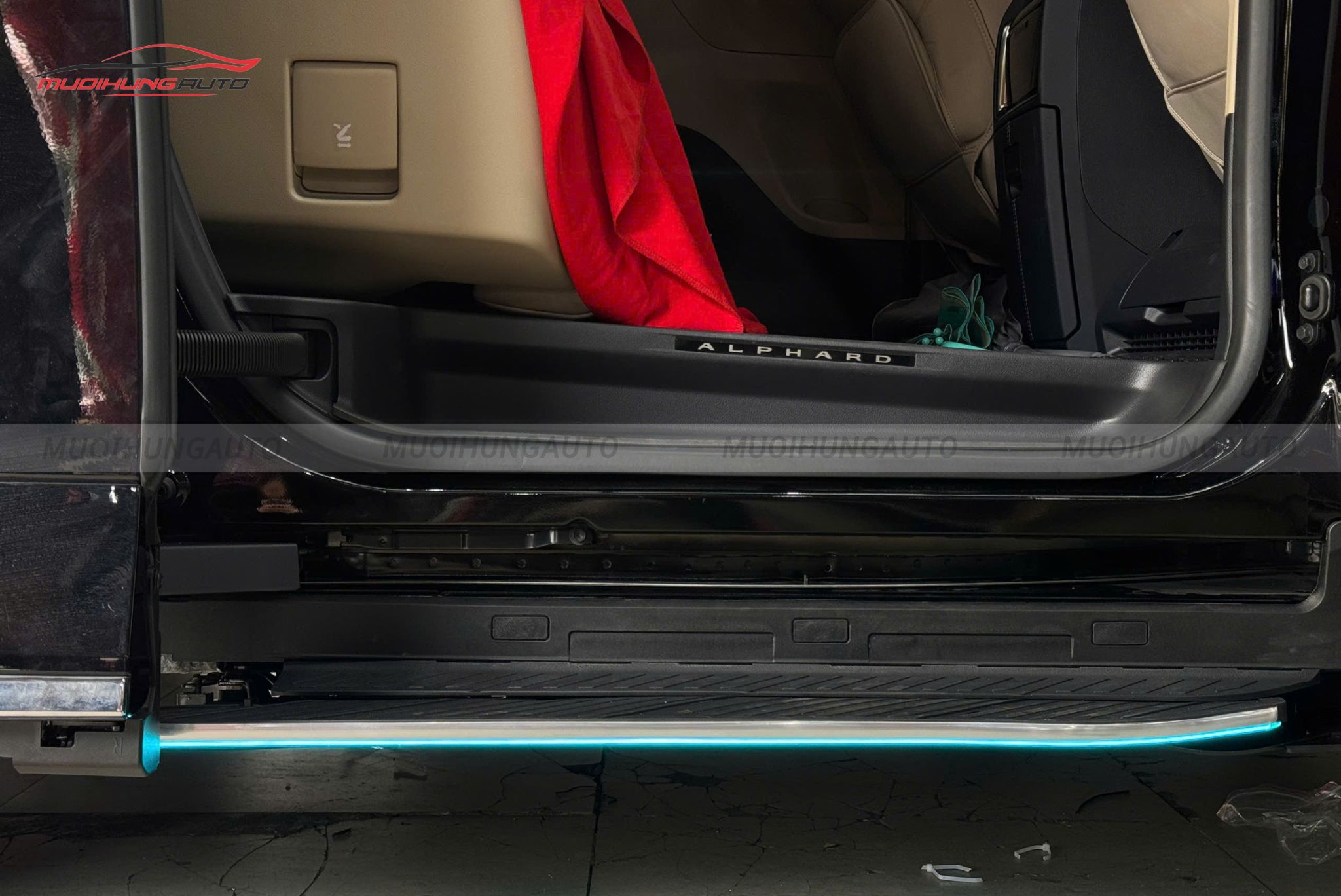 Bệ bước tự động Toyota Alphard 2025