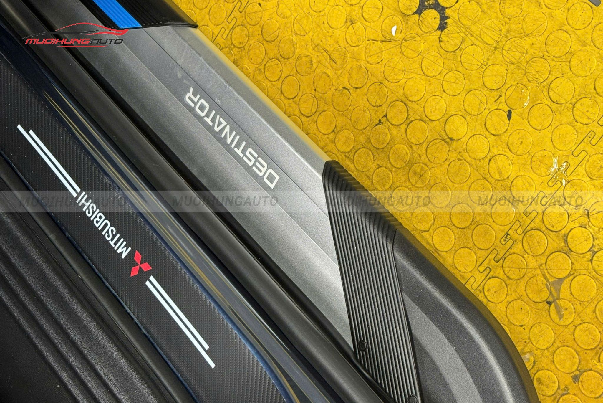 Bệ bước xe Mitsubishi Destinator 2025