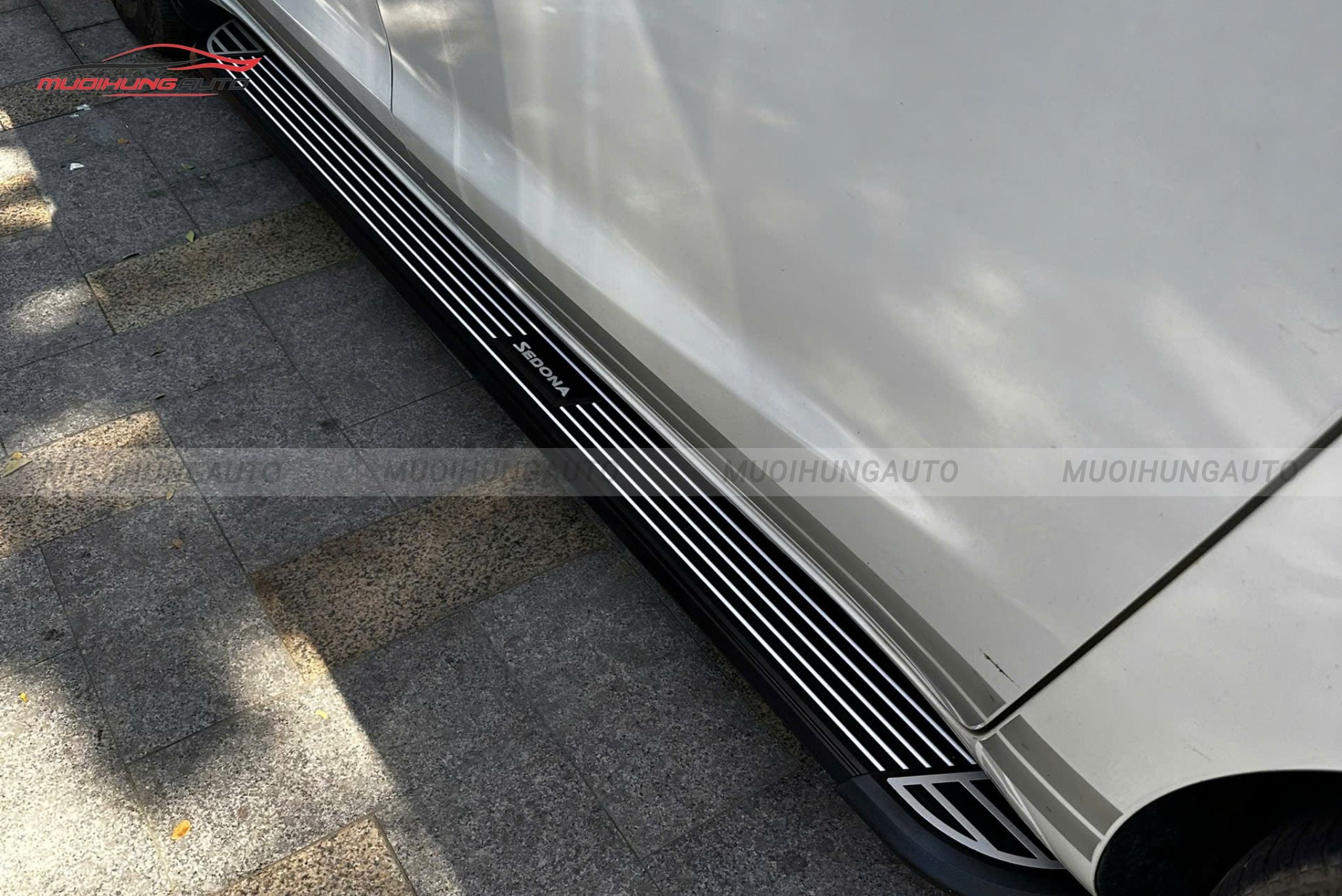 Bệ lên xuống xe Kia Sedona 2015