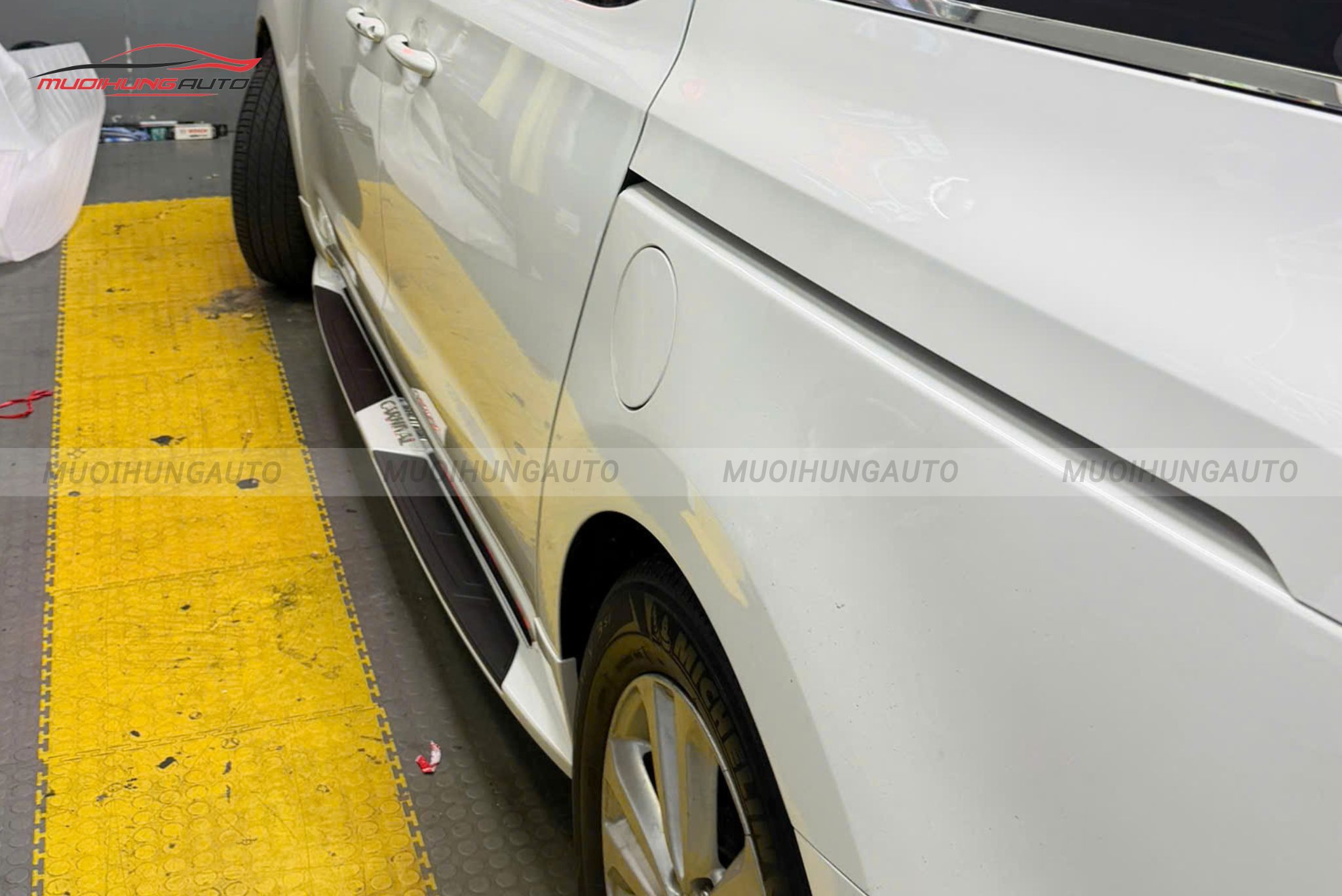 Bệ lên xuống xe Kia Sedona 2018-2021