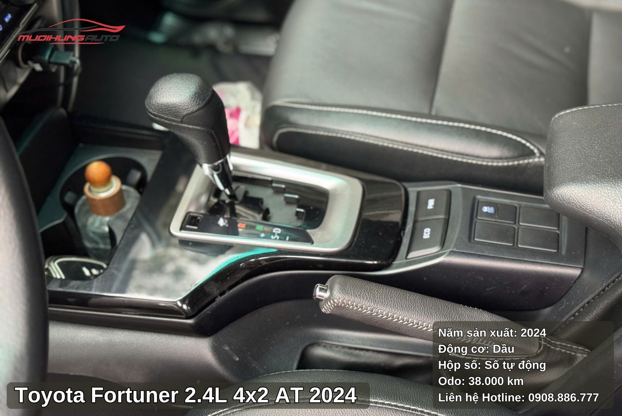 Các chi tiết nội thất xe Toyota Fortuner 2.4L 4x2 AT 2024 còn khá mới