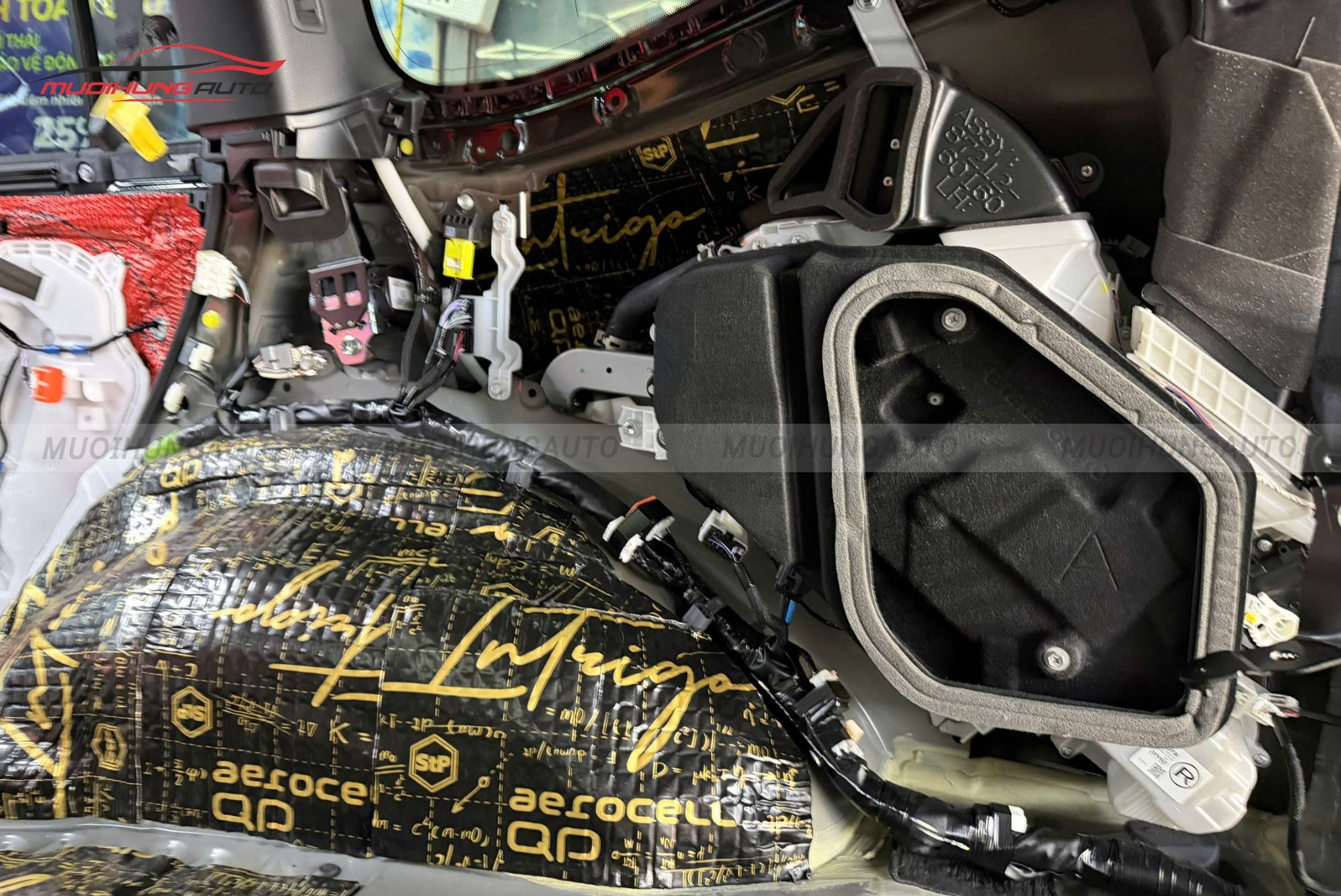 Cách âm chống ồn cốp xe Toyota Land Cruiser LC300 2024