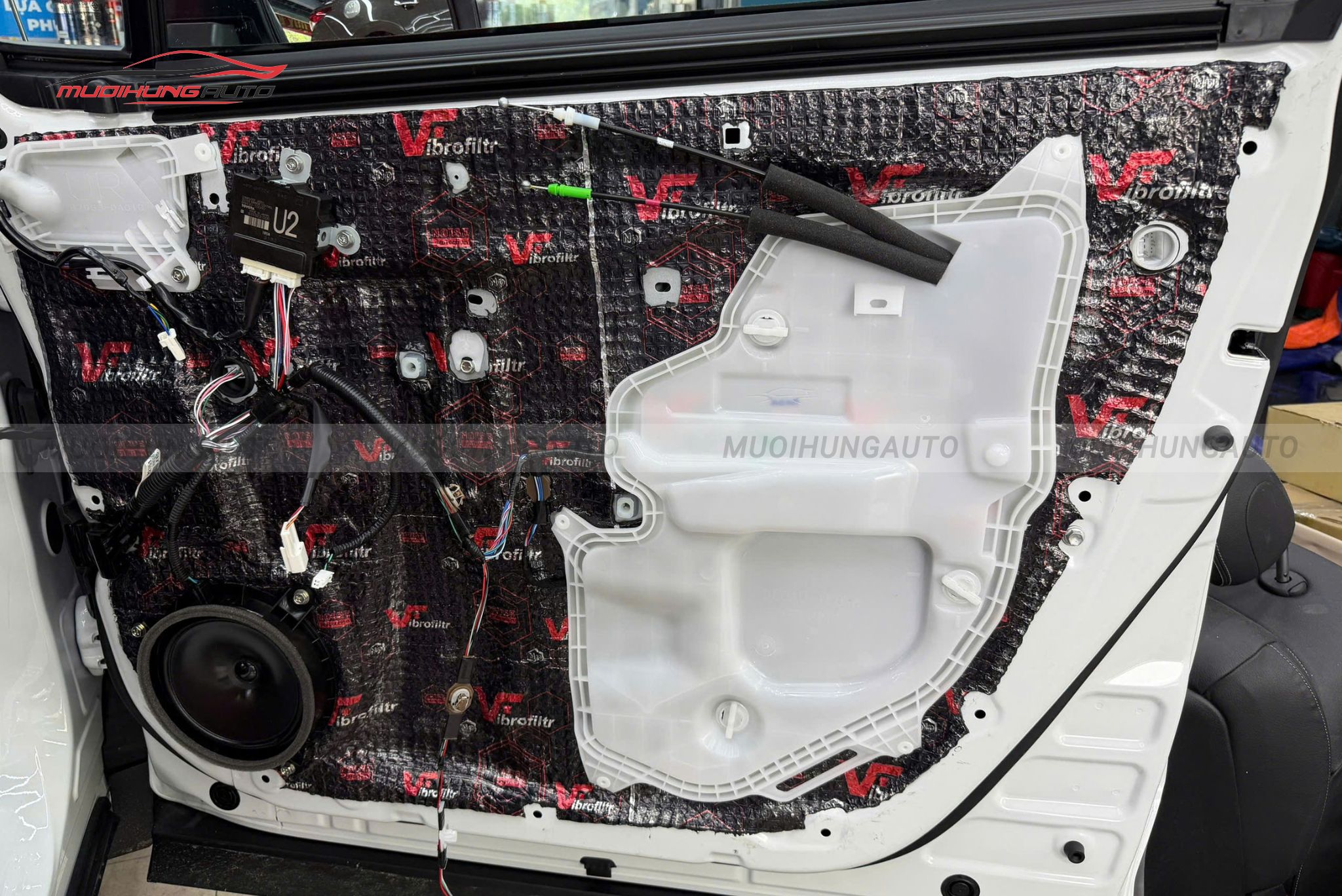 Cách âm chống ồn cửa xe Toyota Corolla Cross 2025