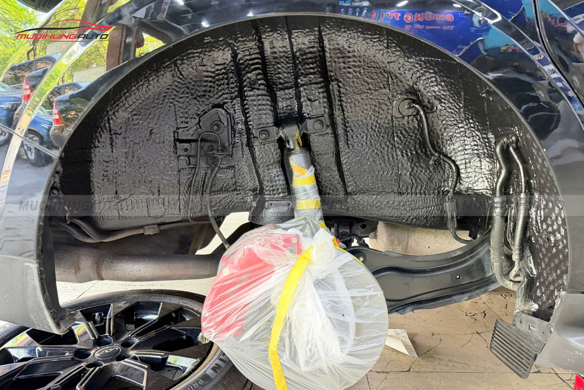 Cách âm chống ồn hốc bánh Kia Carnival 2022