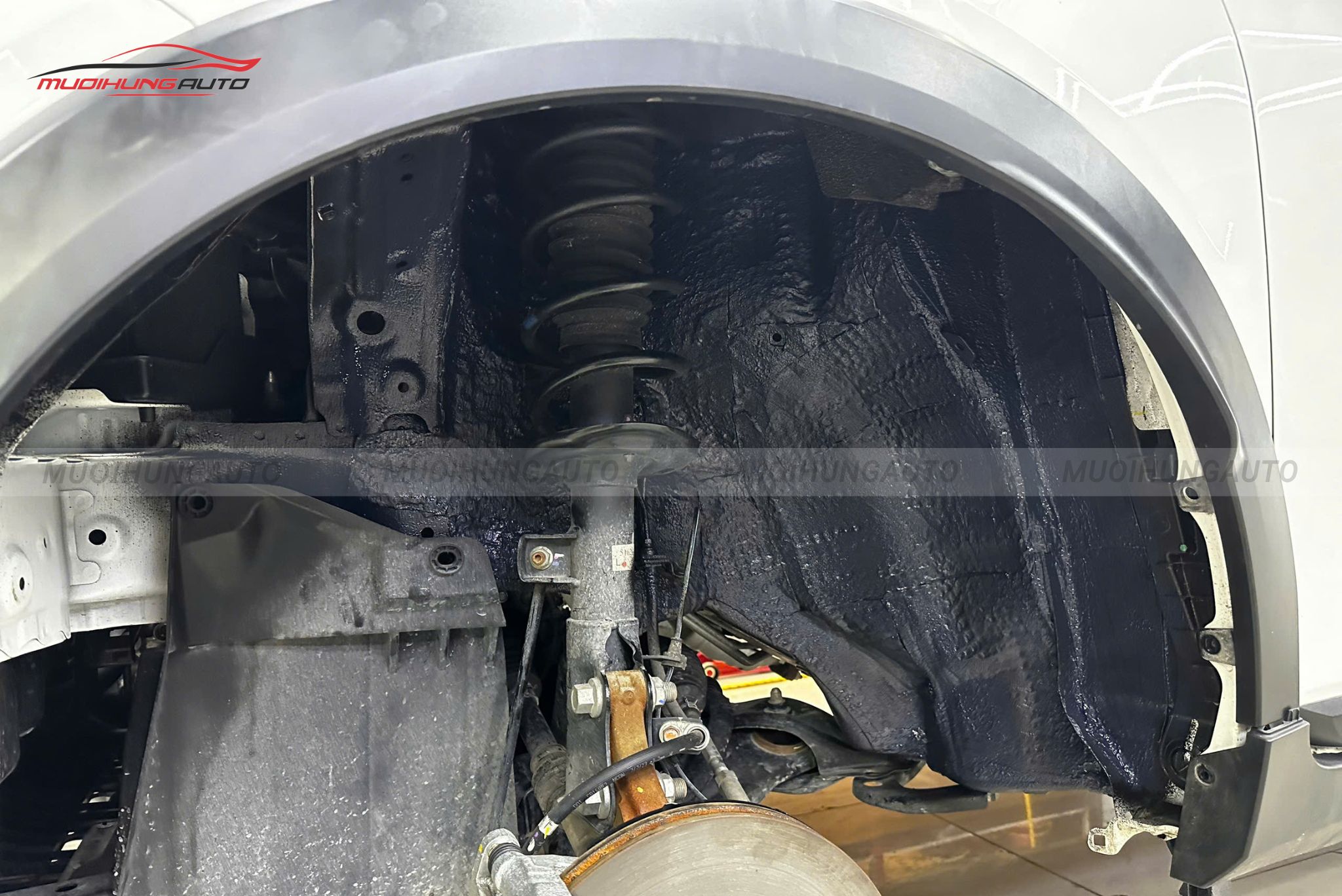 Cách âm chống ồn hốc bánh xe Vinfast VF8 2025