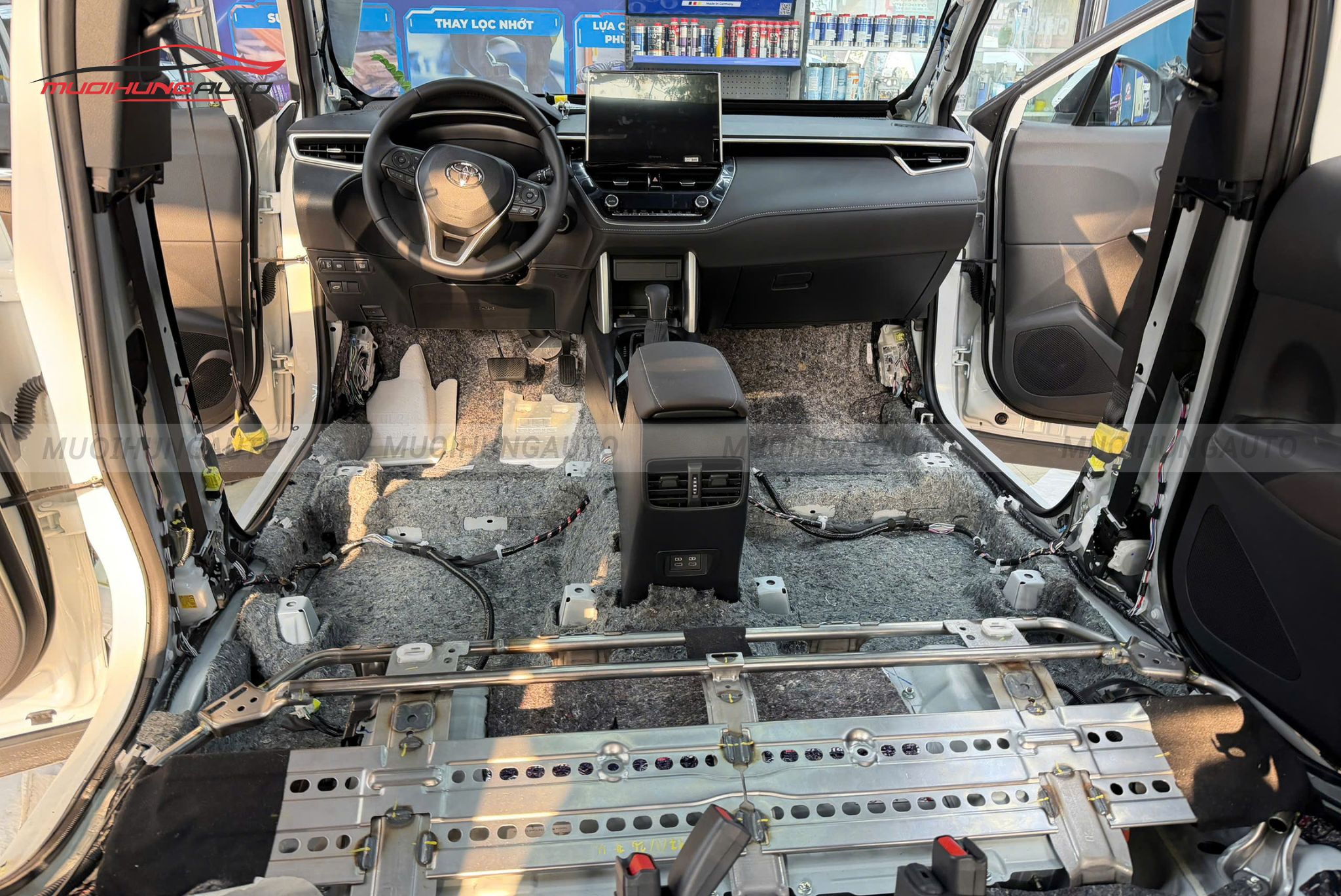 Cách âm chống ồn sàn xe Toyota Corolla Cross 2025