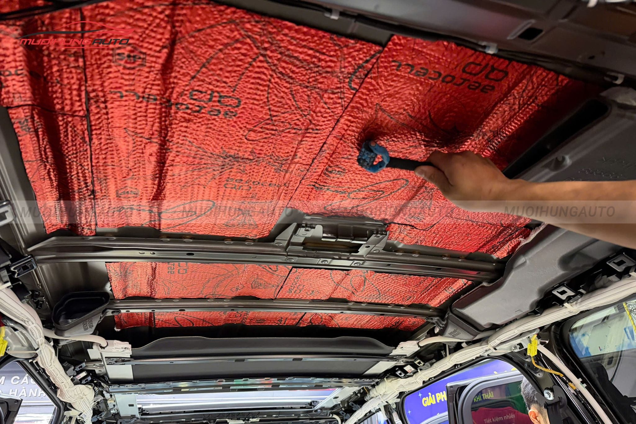 Cách âm chống ồn trần xe Toyota Land Cruiser LC300 2024