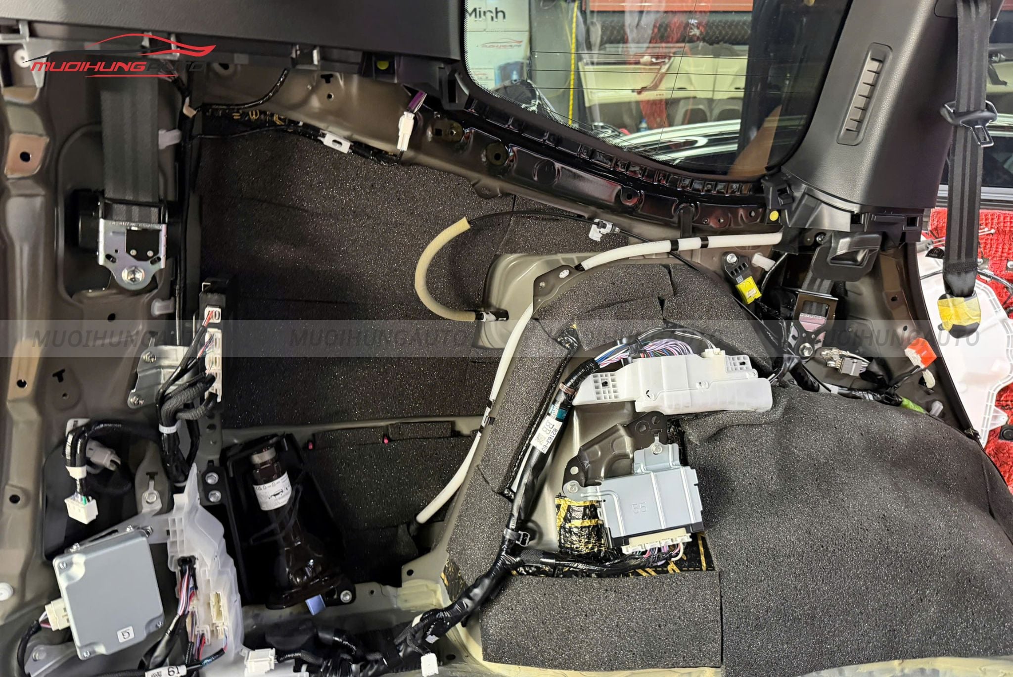 Cách âm cốp xe ô tô Toyota Land Cruiser LC300 2024