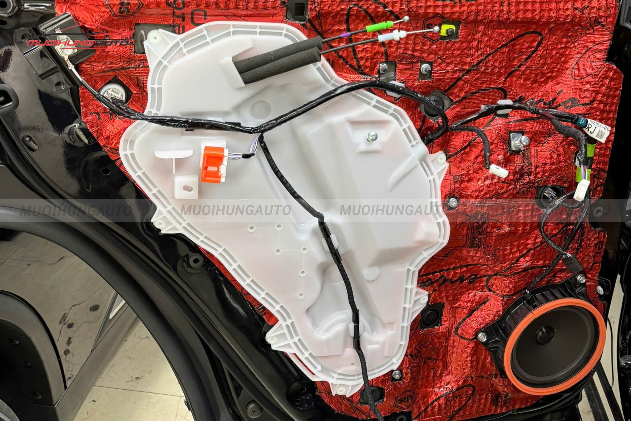 Cách âm cửa xe hơi Toyota Land Cruiser LC300 2024