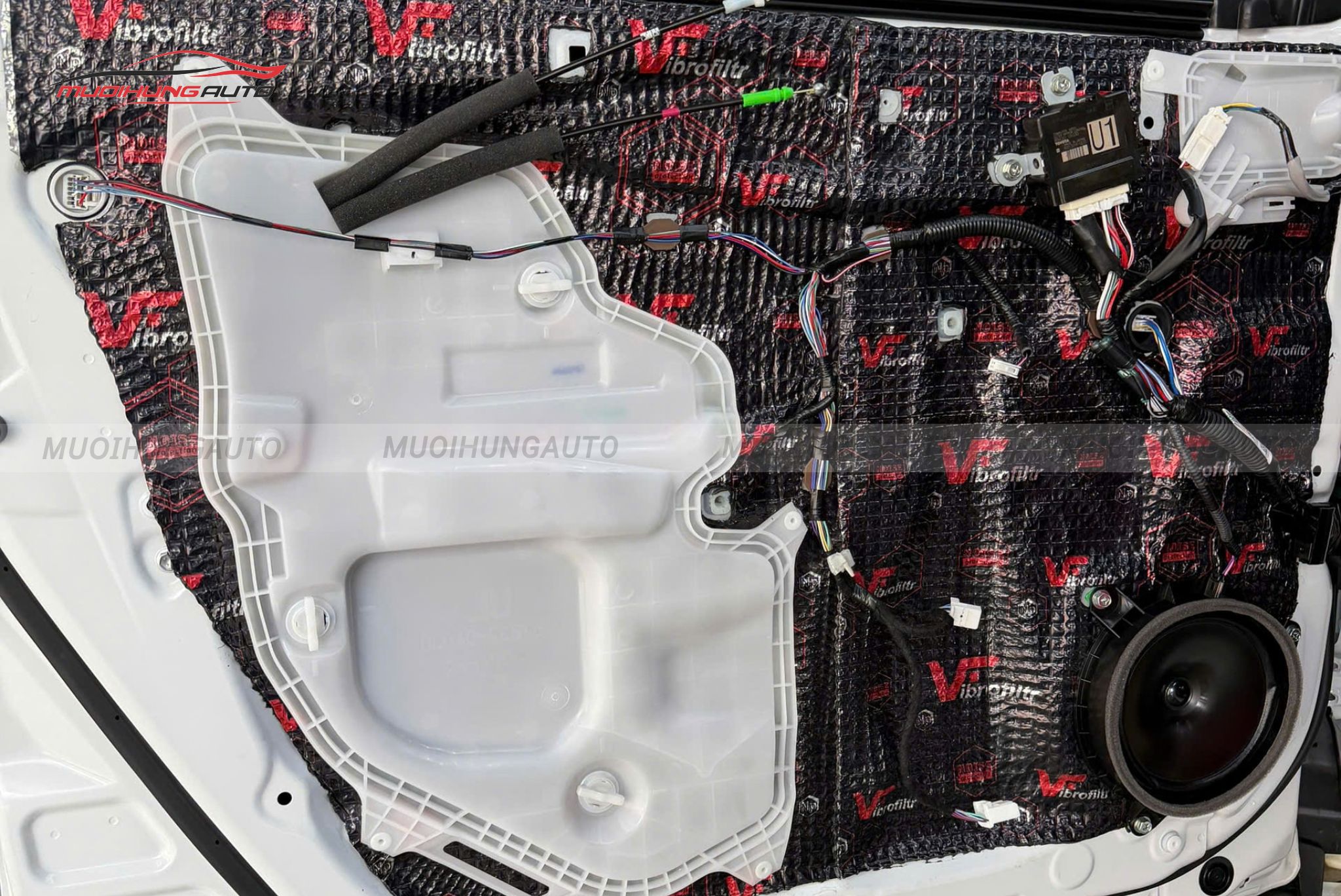 Cách âm cửa xe ô tô Toyota Corolla Cross 2025