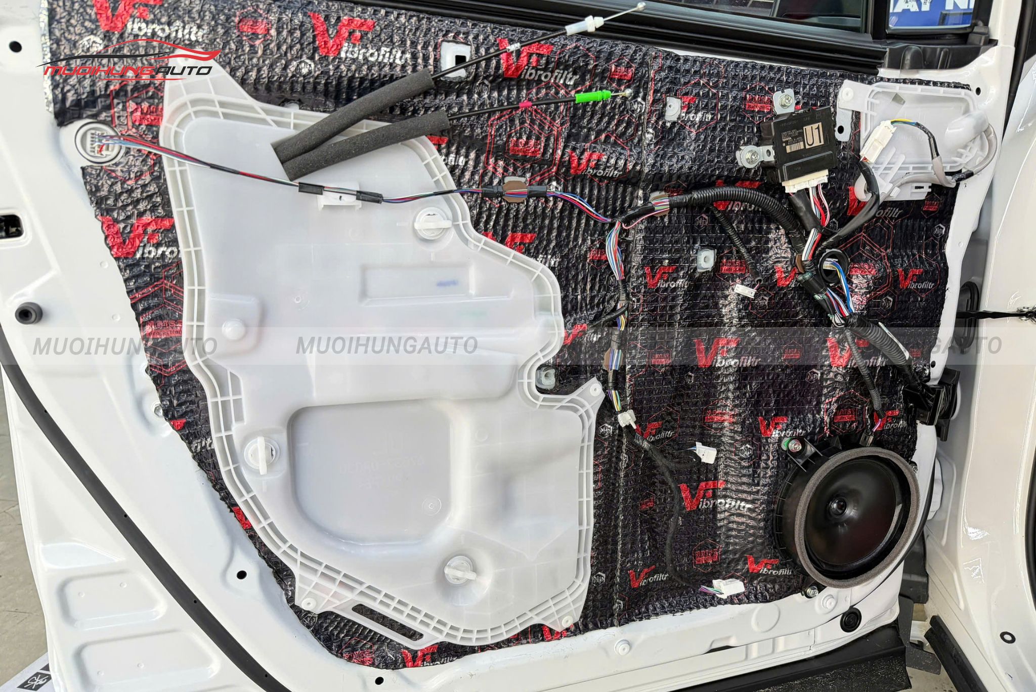 Cách âm cửa xe Toyota Corolla Cross 2025