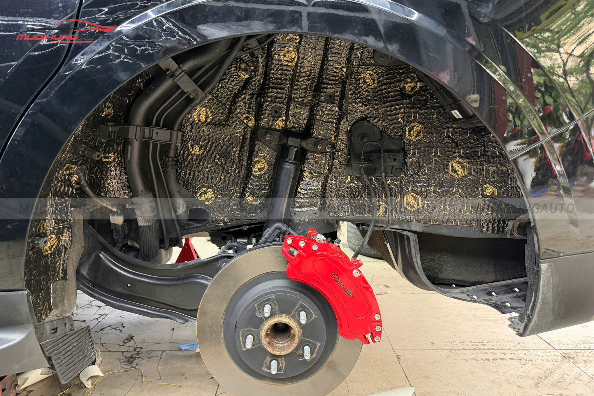 Cách âm hốc bánh Kia Carnival 2022