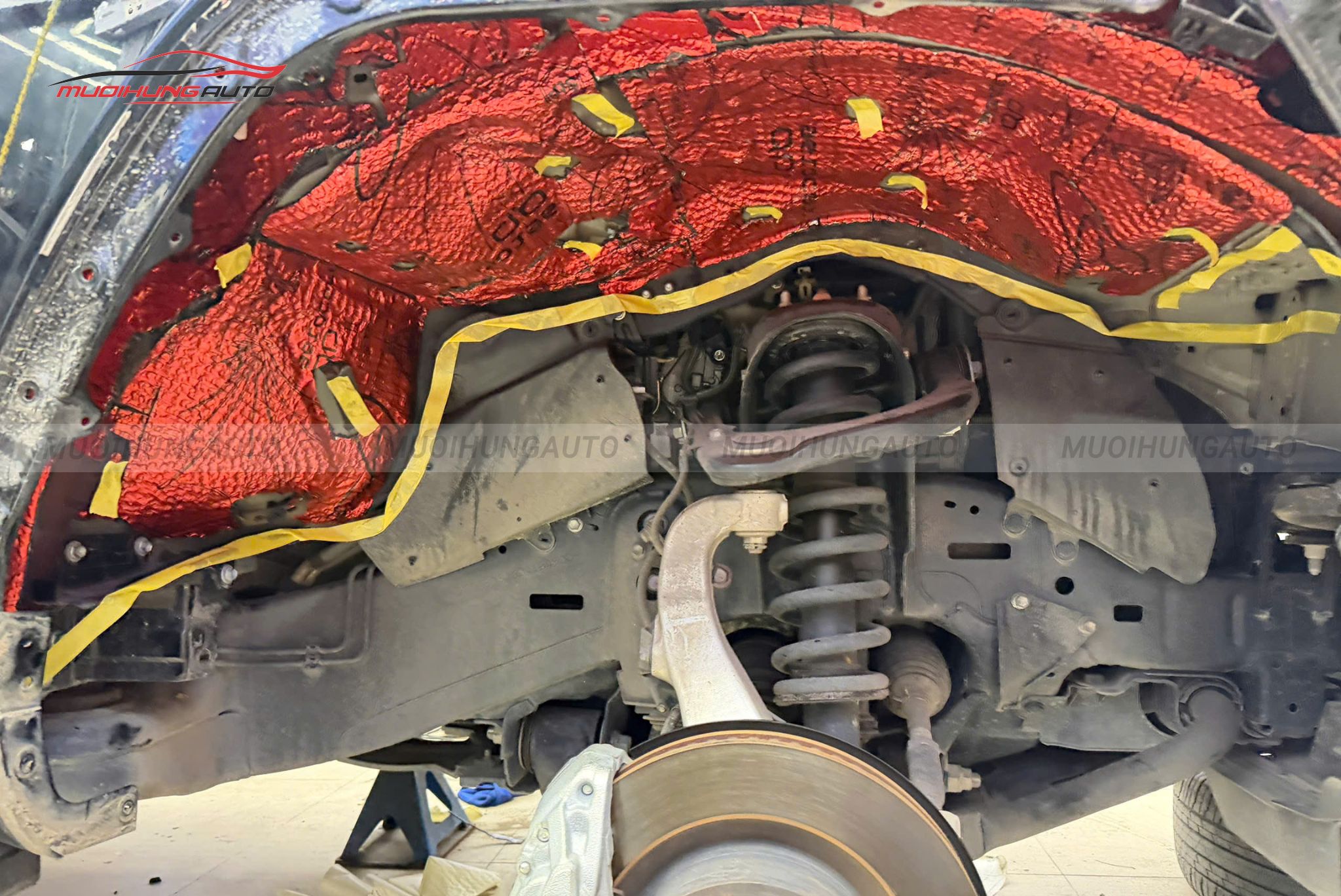 Cách âm hốc bánh ô tô Toyota Land Cruiser LC300 2024