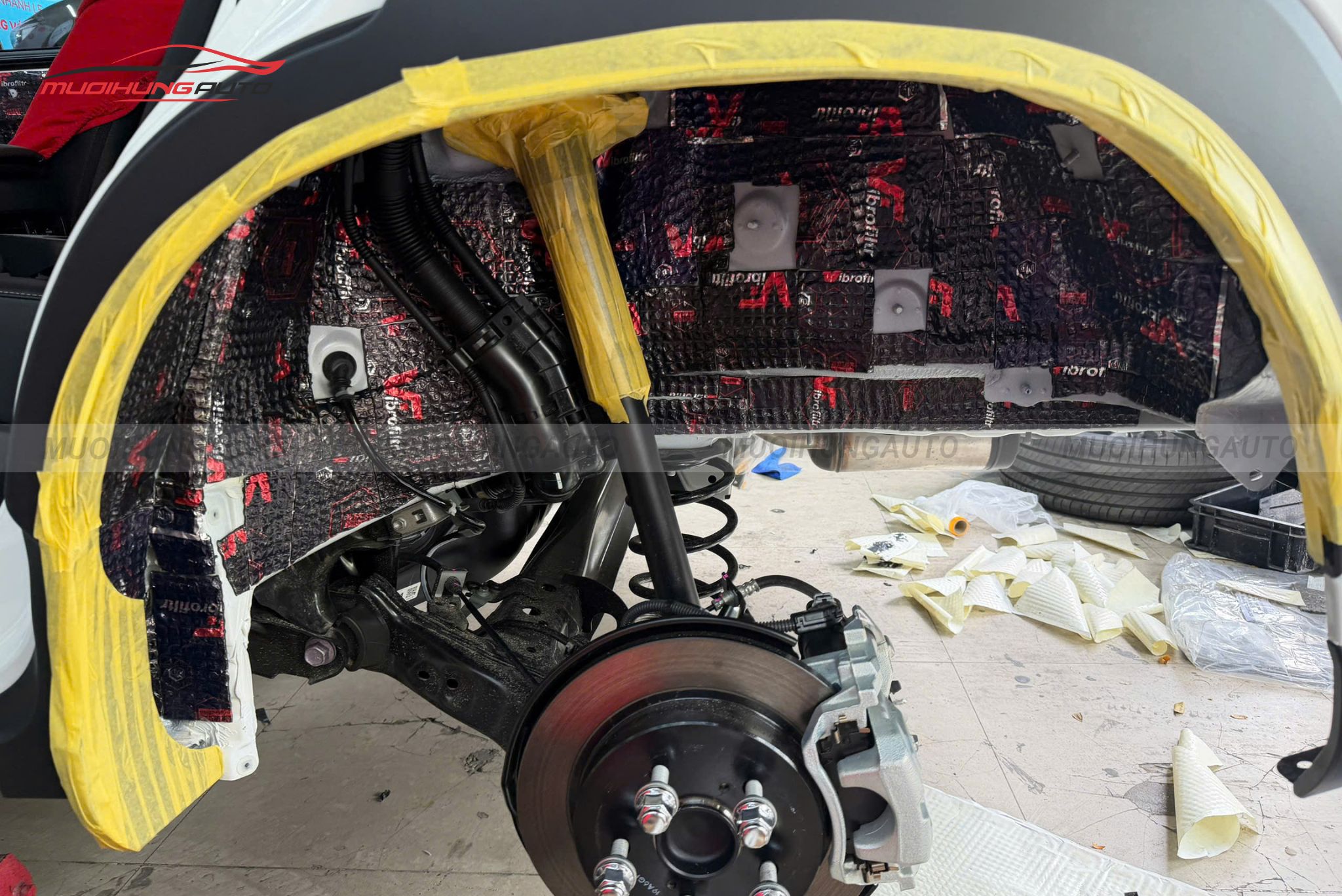 Cách âm hốc bánh Toyota Corolla Cross 2025